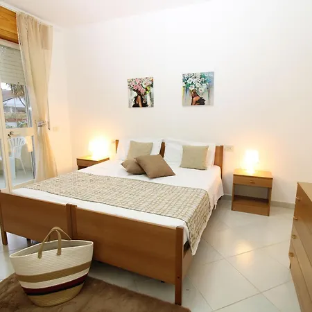 Holiday-house-camelia-600-meters-from-the-beach Apartmán La Caletta