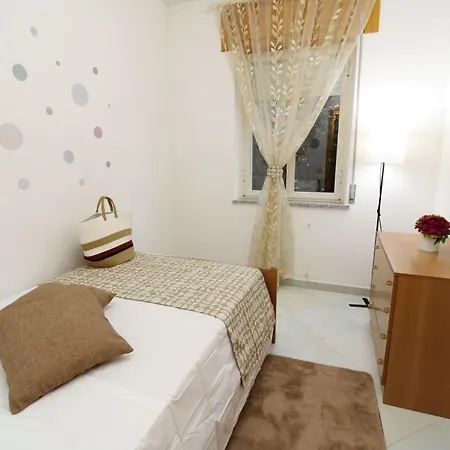 Holiday-house-camelia-600-meters-from-the-beach Apartman La Caletta