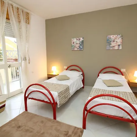 Apartman Holiday-house-camelia-600-meters-from-the-beach *